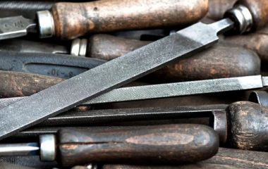 Правильный выбор напильника для обработки разных металлов