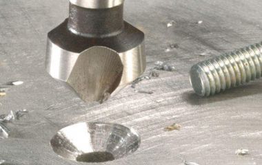 Методы снятия фасок: когда использовать зенкерование, а когда фрезерование для наилучшего результата